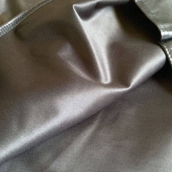 Pretty Little Thing Faux Leather Skirt - Picture 5 of 8